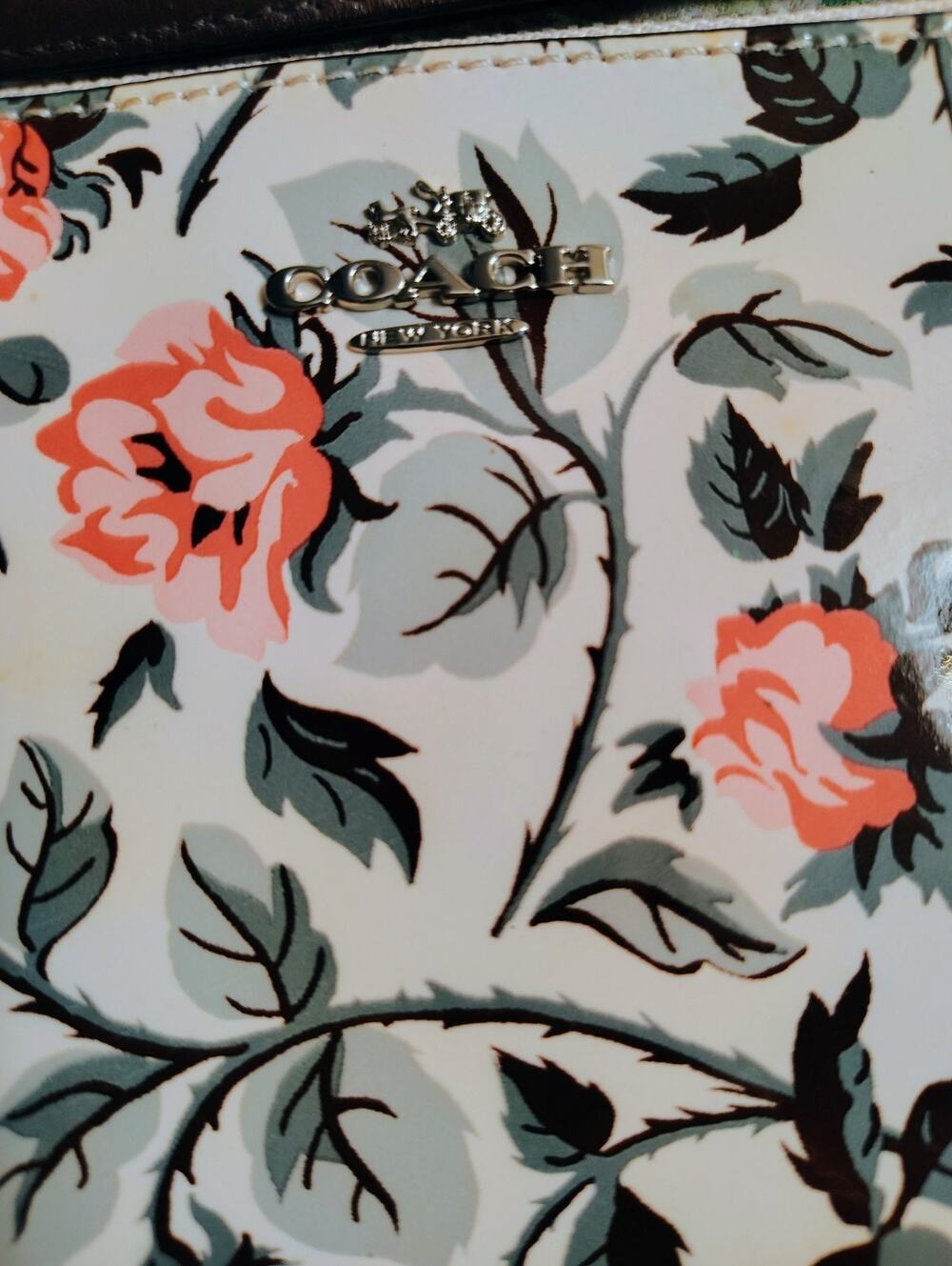 EUC Coach Floral Roses Patent Leather Wristlet Pouch Limited Edition 2018